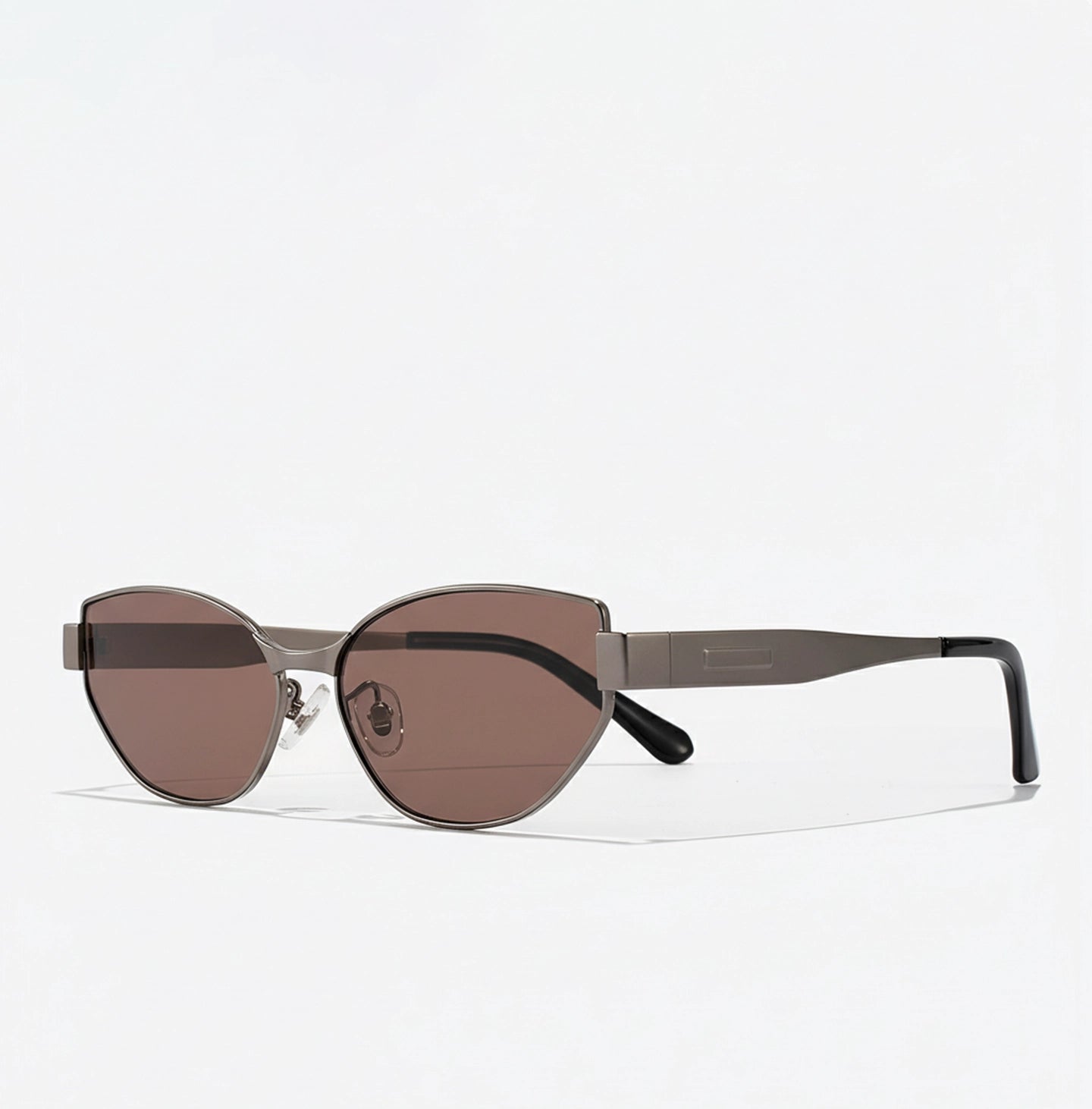 Stylish Titanium Cat Eye Sunglasses with Gradient Brown Lenses