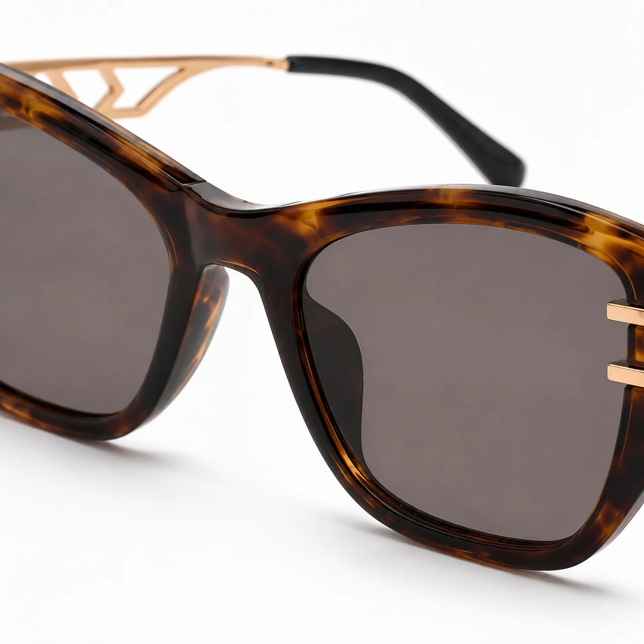 BAPORSSA noir tortoise shell acetate gold accent macro