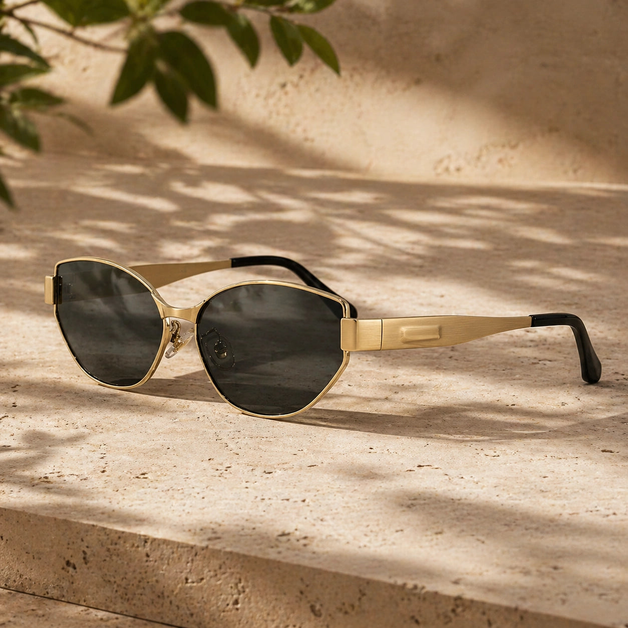 BAPORSSA Sunglasses black gold lifestyle scene