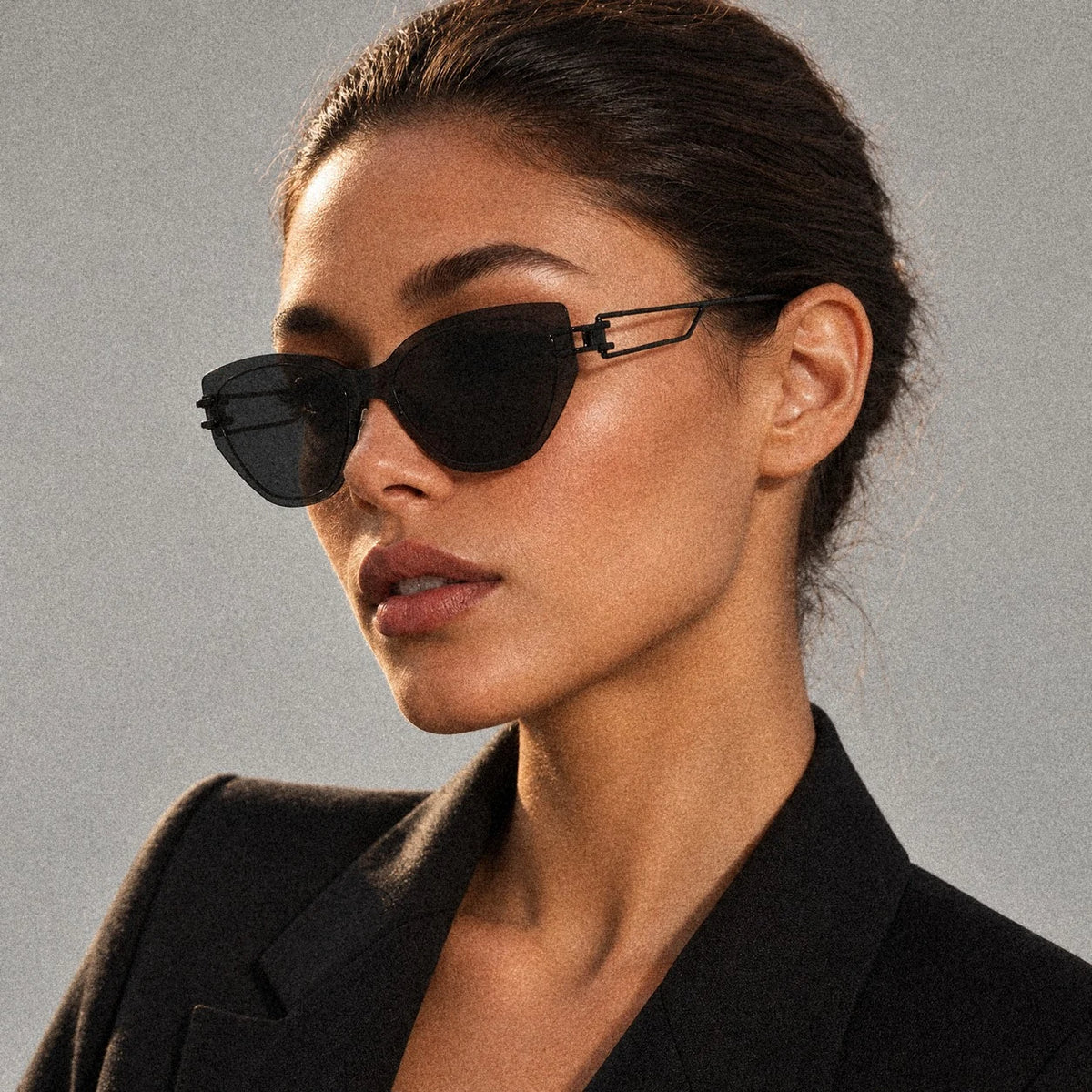 BAPORSSA Edge sunglasses in Black, worn by a model, three-quarter view