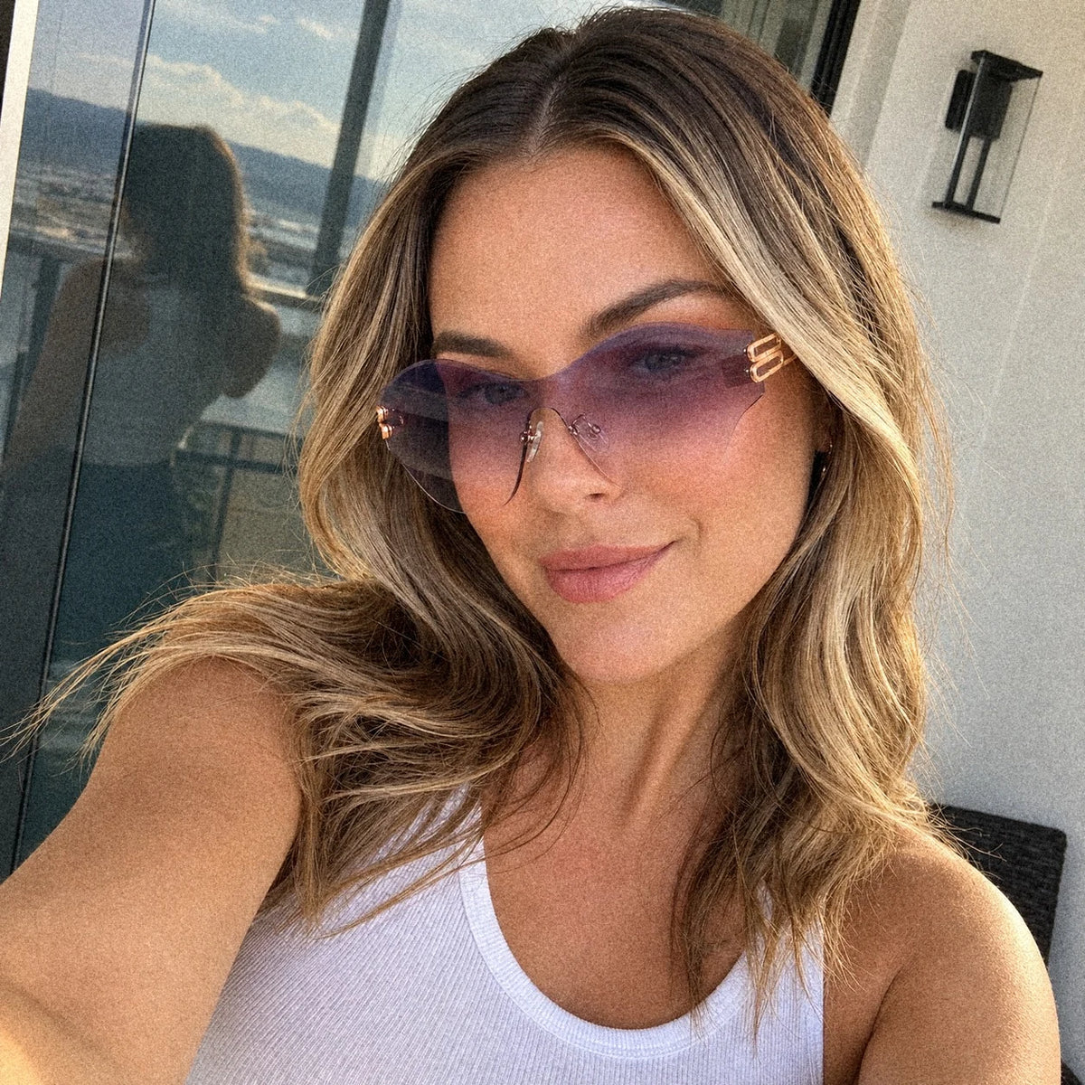 BAPORSSA Vanguard sunglasses in Blue-Pink Gradient, worn by a model, selfie
