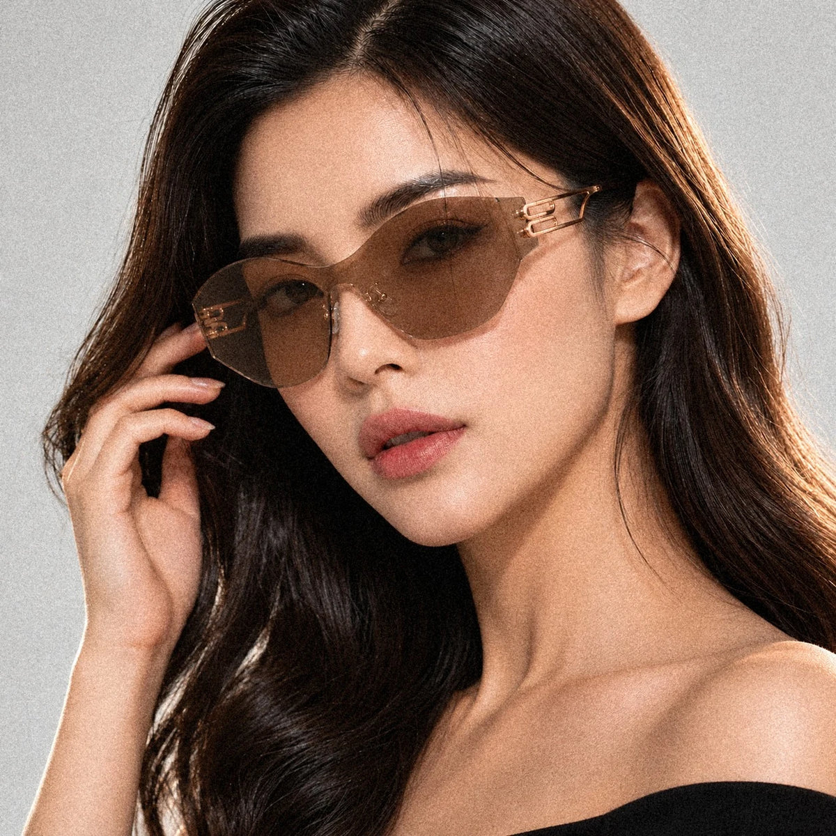 BAPORSSA Vanguard sunglasses in Bronze, worn by a model, close up