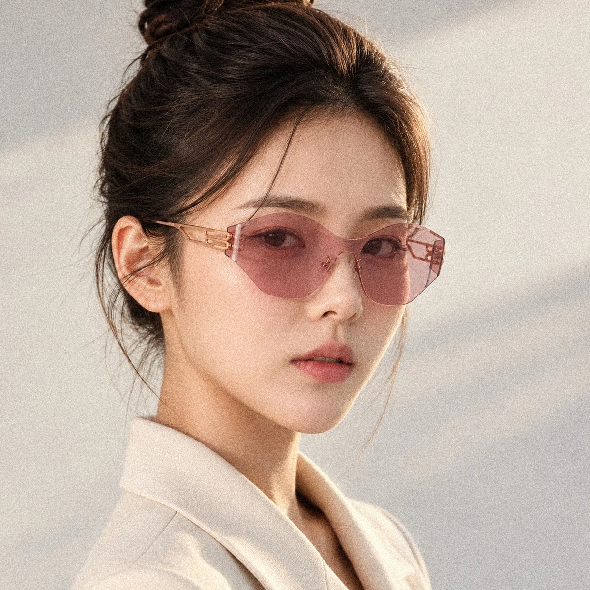 BAPORSSA Vanguard sunglasses in Pink, worn by a model, three-quarter view