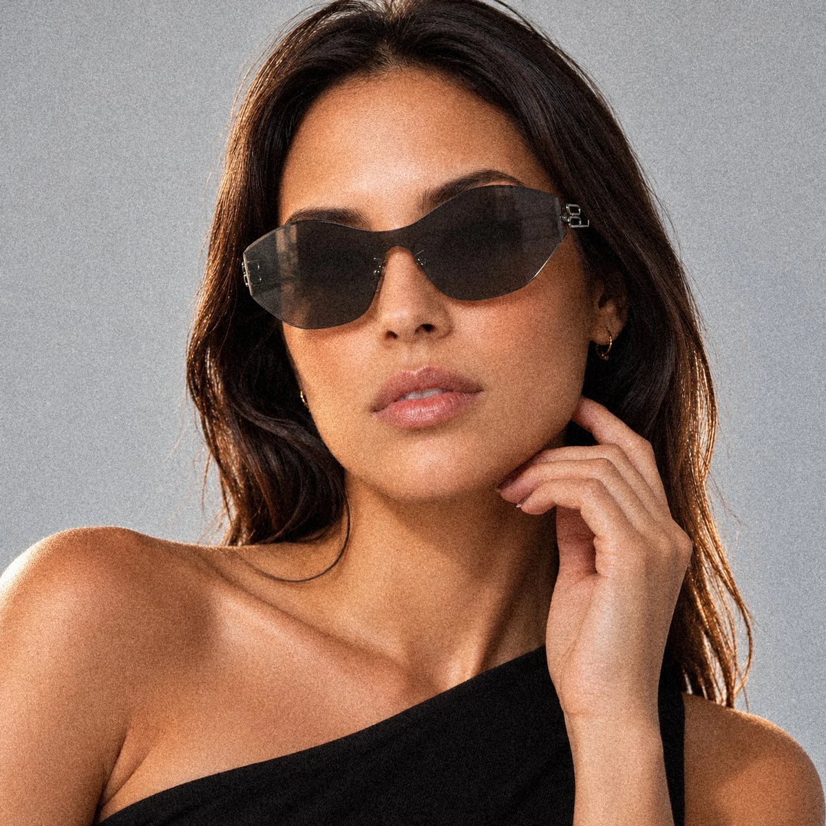 BAPORSSA Vanguard rimless shield sunglasses in Black, worn by a model, close up