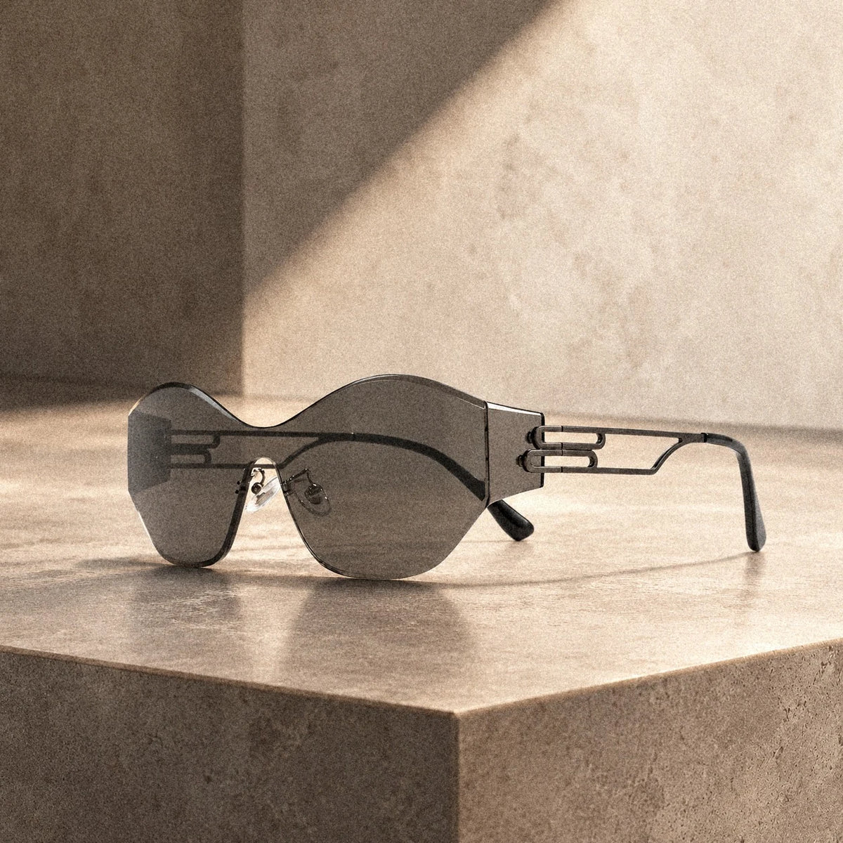 BAPORSSA Vanguard sunglasses in Black on stone